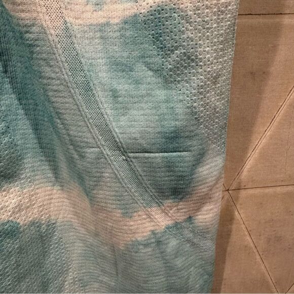 Lululemon Swiftly Tech Racerback Tank Heathered Tranquil Blue Tie Dye 10 - Picture 6 of 8